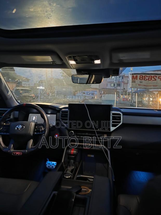 Toyota Tundra 2023 White