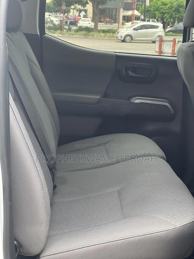 Toyota Tacoma SR5 2021 White