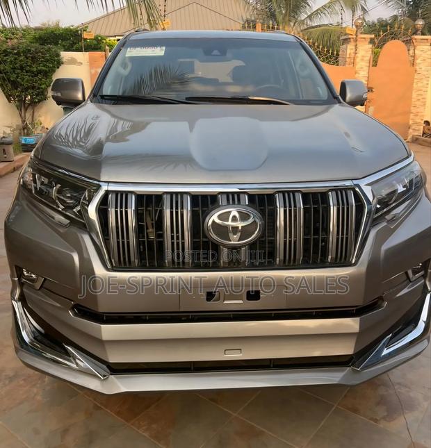 Toyota Land Cruiser Prado 2.8 2023 Gray