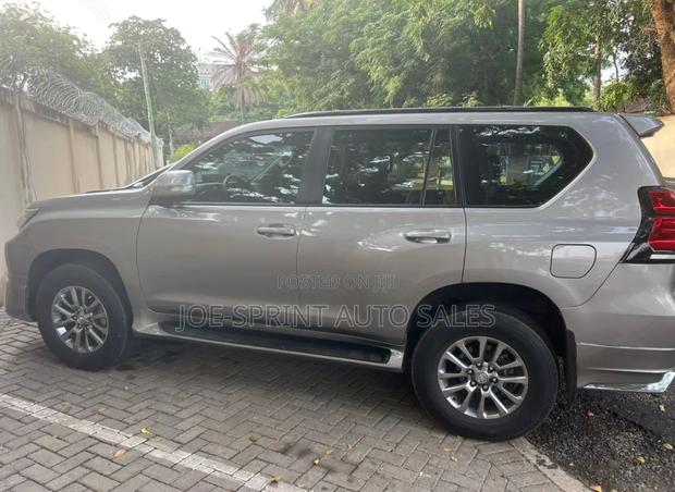 Toyota Land Cruiser Prado 2.8 2023 Gray