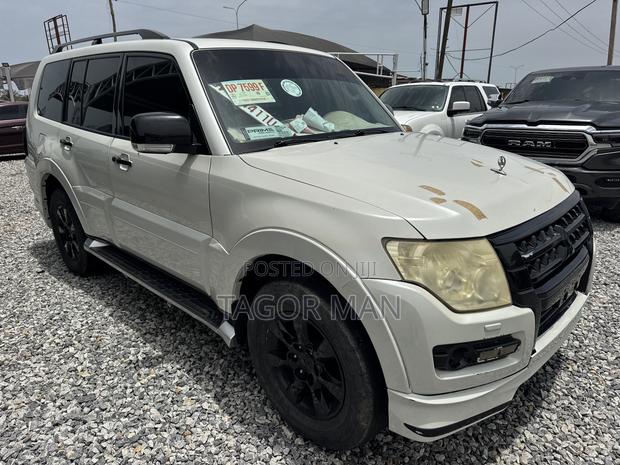 Mitsubishi Pajero 2013 White
