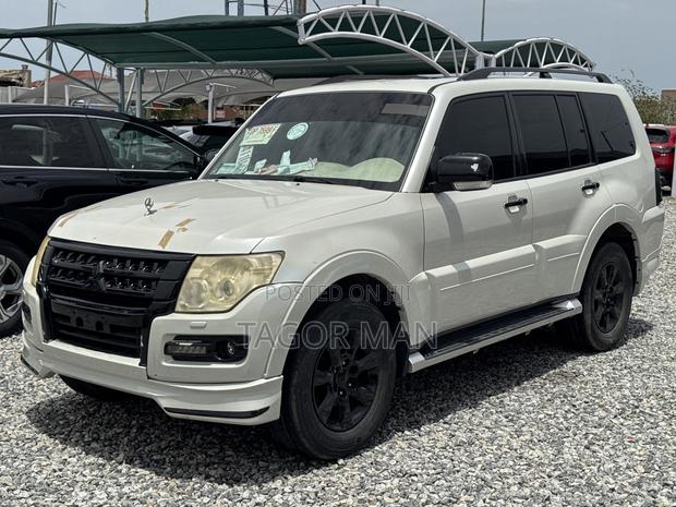 Mitsubishi Pajero 2013 White