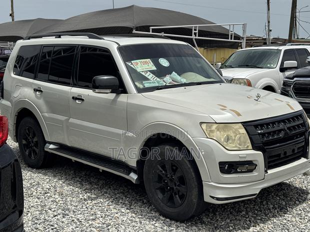 Mitsubishi Pajero 2013 White