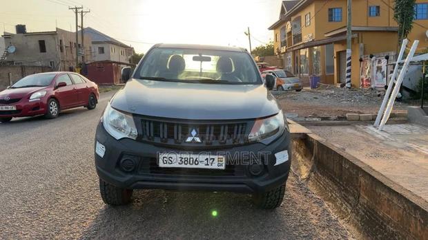 Mitsubishi L200 2017 Gray