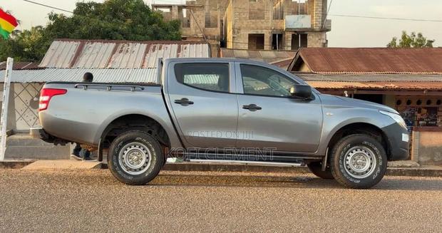 Mitsubishi L200 2017 Gray