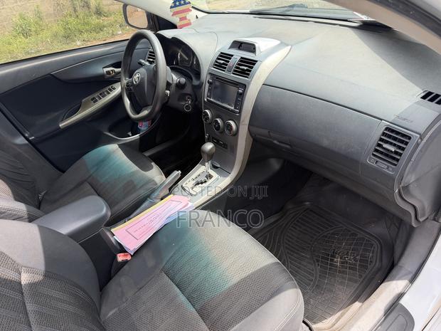 Toyota Corolla S Special Edition 4dr Sedan (1.8L 4cyl 4A) 2013 White