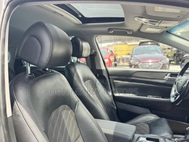 Hyundai Sonata Sport 2.0T Sedan FWD (2.0L 4cyl 6A) 2016 Black