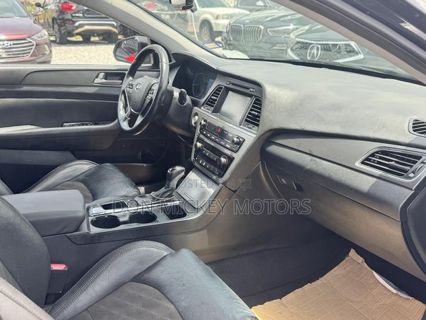 Hyundai Sonata Sport 2.0T Sedan FWD (2.0L 4cyl 6A) 2016 Black