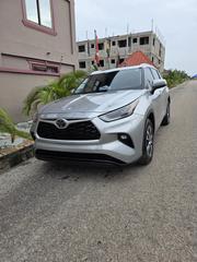 Toyota Highlander 2022 Silver for sale
