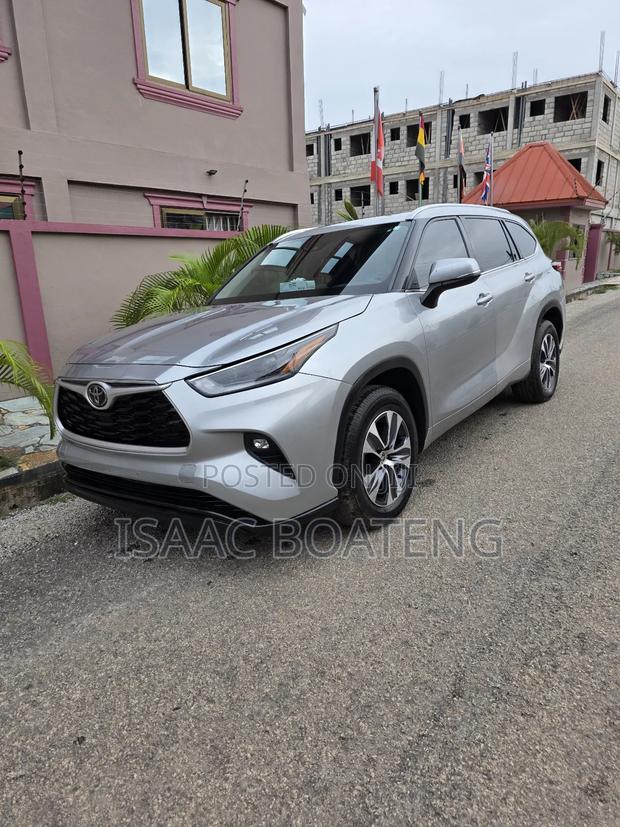 Toyota Highlander 2022 Silver