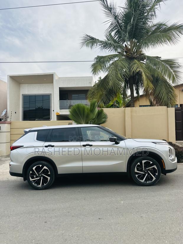 Mitsubishi Outlander ES 2022 Silver