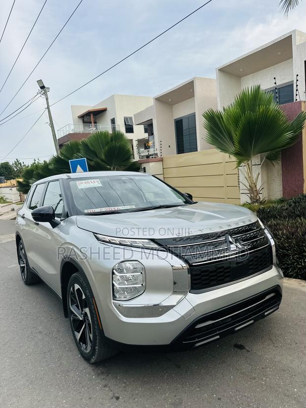 Mitsubishi Outlander ES 2022 Silver