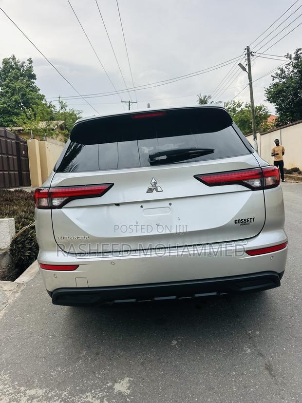 Mitsubishi Outlander ES 2022 Silver