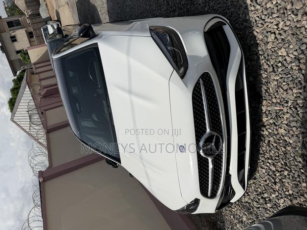 Mercedes-Benz C300 2023 White