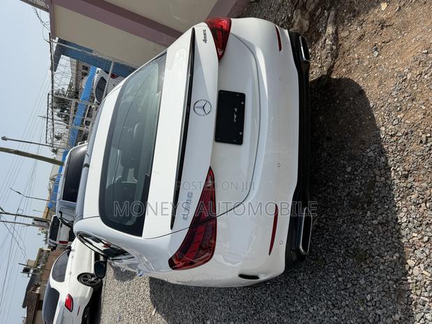 Mercedes-Benz C300 2023 White