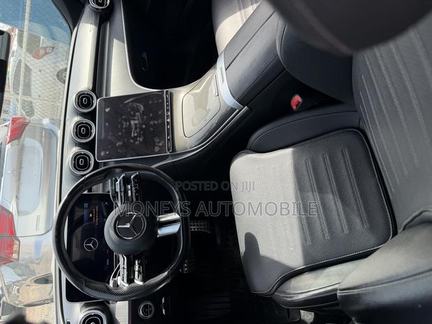 Mercedes-Benz C300 2023 White