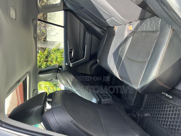 Toyota RAV4 XLE 2025 Silver