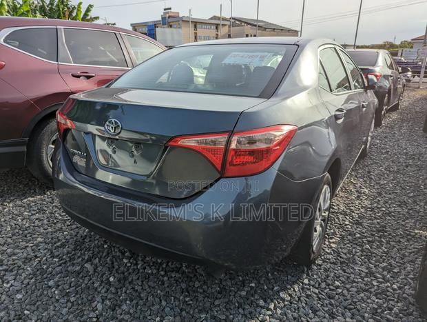 Toyota Corolla LE Eco (1.8L 4cyl 2A) 2018 Gray