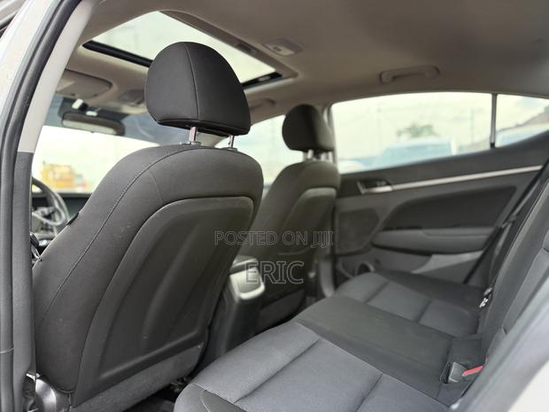 Hyundai Elantra Value Edition Sedan FWD (2.0L 4cyl 6A) 2017 Silver