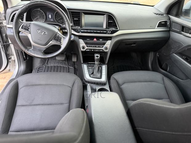 Hyundai Elantra Value Edition Sedan FWD (2.0L 4cyl 6A) 2017 Silver