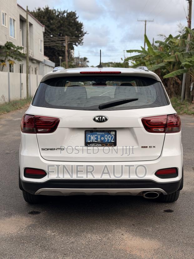 Kia Sorento 2.4L LX FWD 2019 White