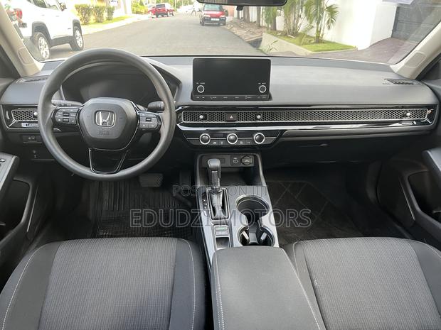 Honda Civic LX 2022 Silver