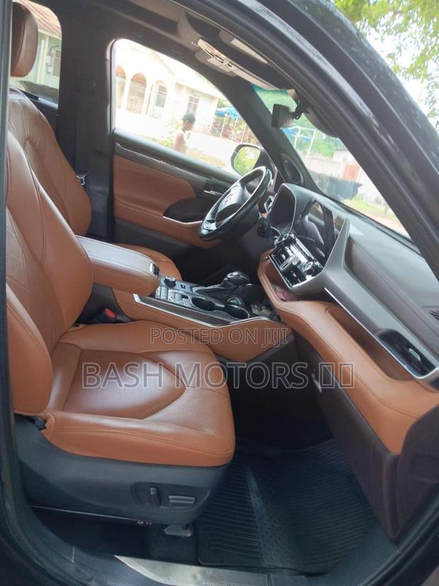 Toyota Highlander Platinum FWD 2023 Black