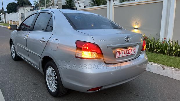 Toyota Yaris 2010 Gray