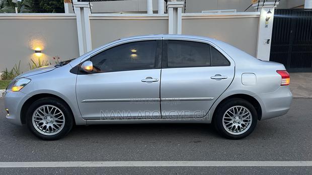 Toyota Yaris 2010 Gray