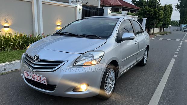 Toyota Yaris 2010 Gray