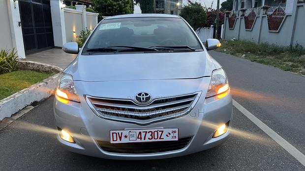Toyota Yaris 2010 Gray