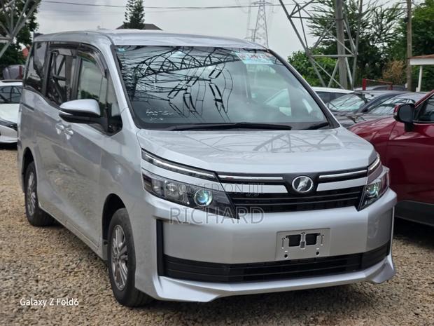 Toyota Voxy SV Premium 2014 Silver