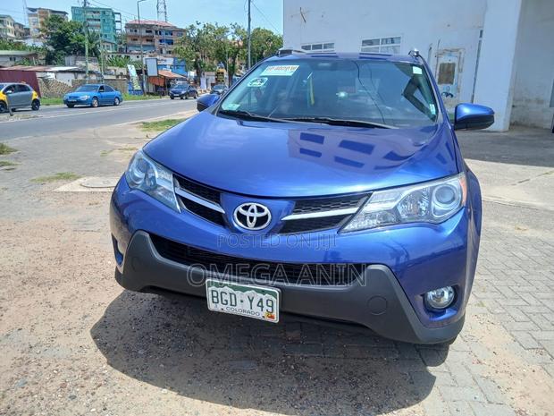 Toyota RAV4 LE AWD (2.5L 4cyl 6A) 2016 Blue