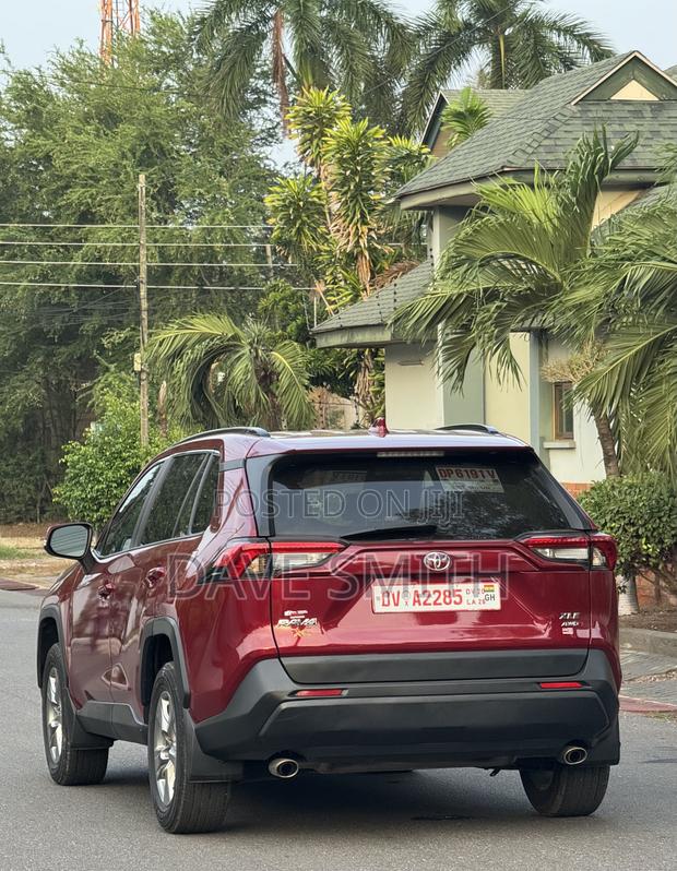 Toyota RAV4 XLE AWD 2024 Red