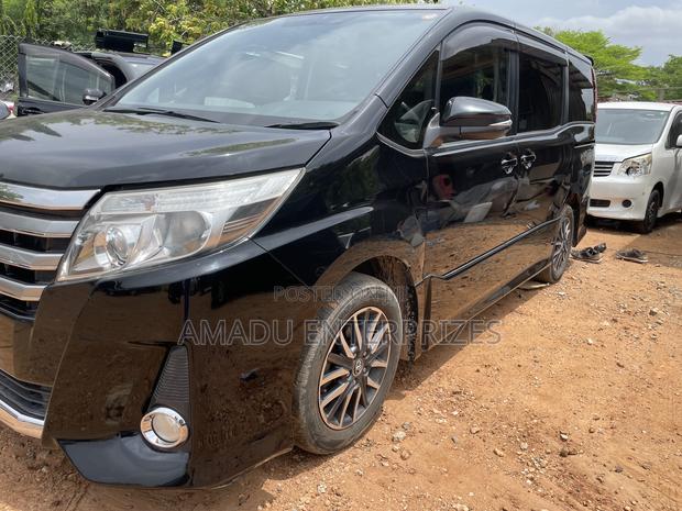 Toyota Noah 2.0 AWD (8 Seater) 2014 Black
