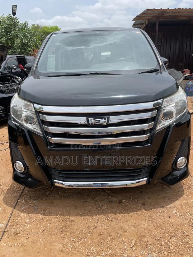 Toyota Noah 2.0 AWD (8 Seater) 2014 Black