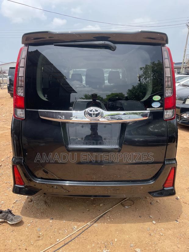 Toyota Noah 2.0 AWD (8 Seater) 2014 Black