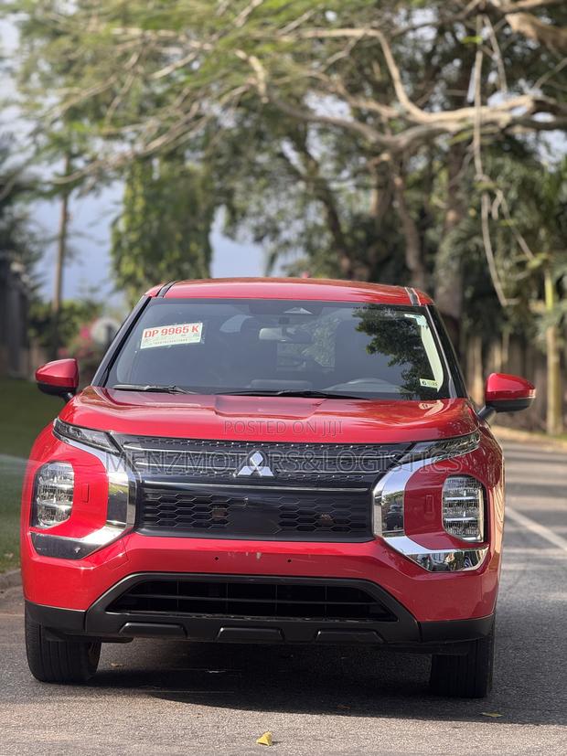 Mitsubishi Outlander SE 2024 Red