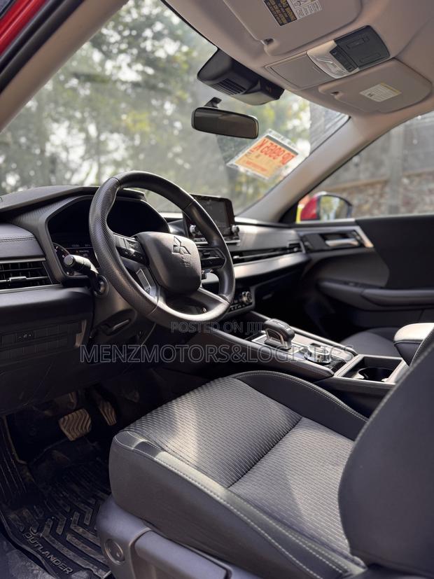 Mitsubishi Outlander SE 2024 Red