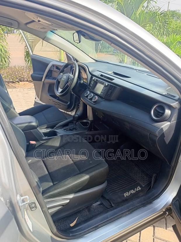 Toyota RAV4 LE AWD (2.5L 4cyl 6A) 2017 Silver