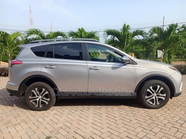 Toyota RAV4 LE AWD (2.5L 4cyl 6A) 2017 Silver