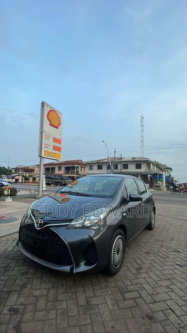 Toyota Yaris 2015 Gray