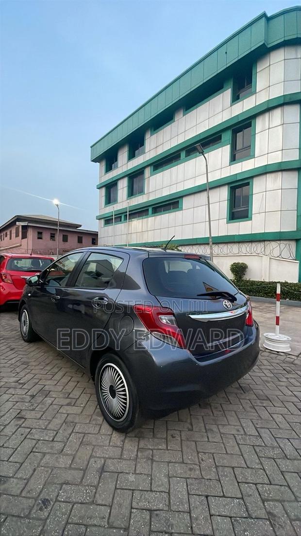 Toyota Yaris 2015 Gray