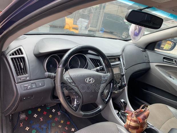 Hyundai Sonata 2011 Blue