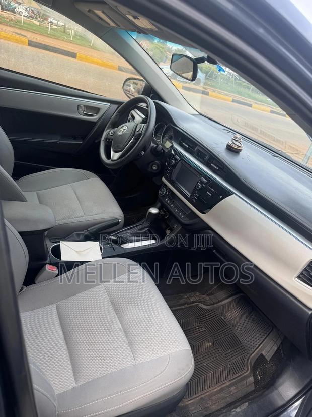 Toyota Corolla LE 4dr Sedan (1.8L 4cyl CVT) 2016 Gray