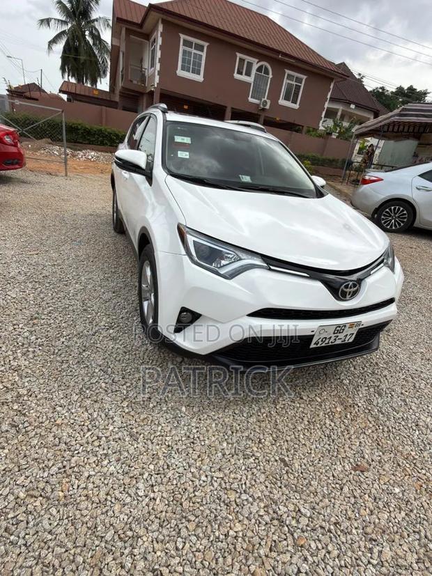 Toyota RAV4 XLE 4dr SUV (2.5L 4cyl 6A) 2015 White