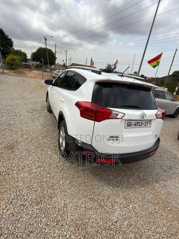 Toyota RAV4 XLE 4dr SUV (2.5L 4cyl 6A) 2015 White