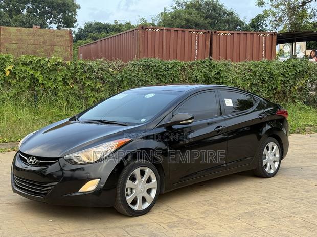 Hyundai Elantra Limited Sedan FWD (1.8L 4cyl 6A) 2013 Black