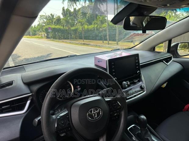 Toyota Corolla LE 2021 White