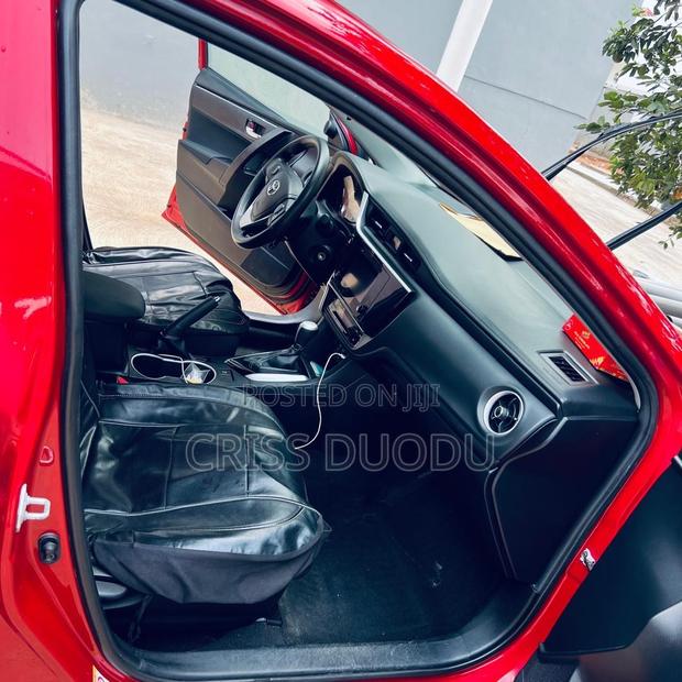 Toyota Corolla LE Eco (1.8L 4cyl 2A) 2018 Red